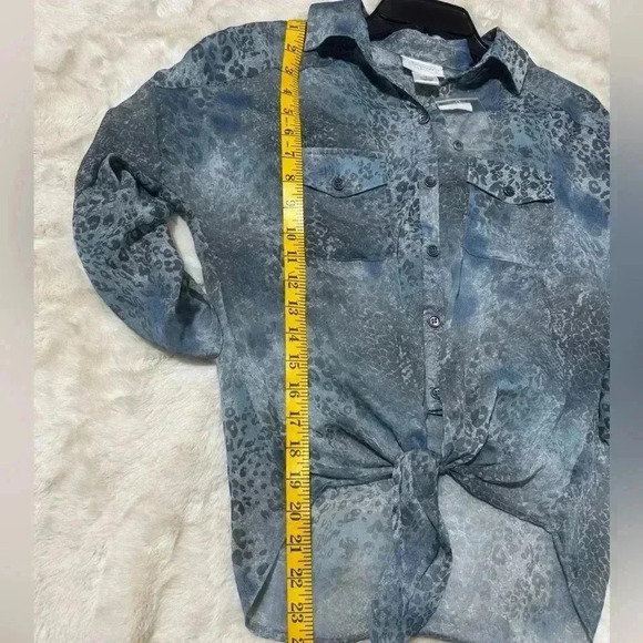 Shyanne blue/grey sheer pocket button down tie down women’s top size small NWT - Picture 9 of 14
